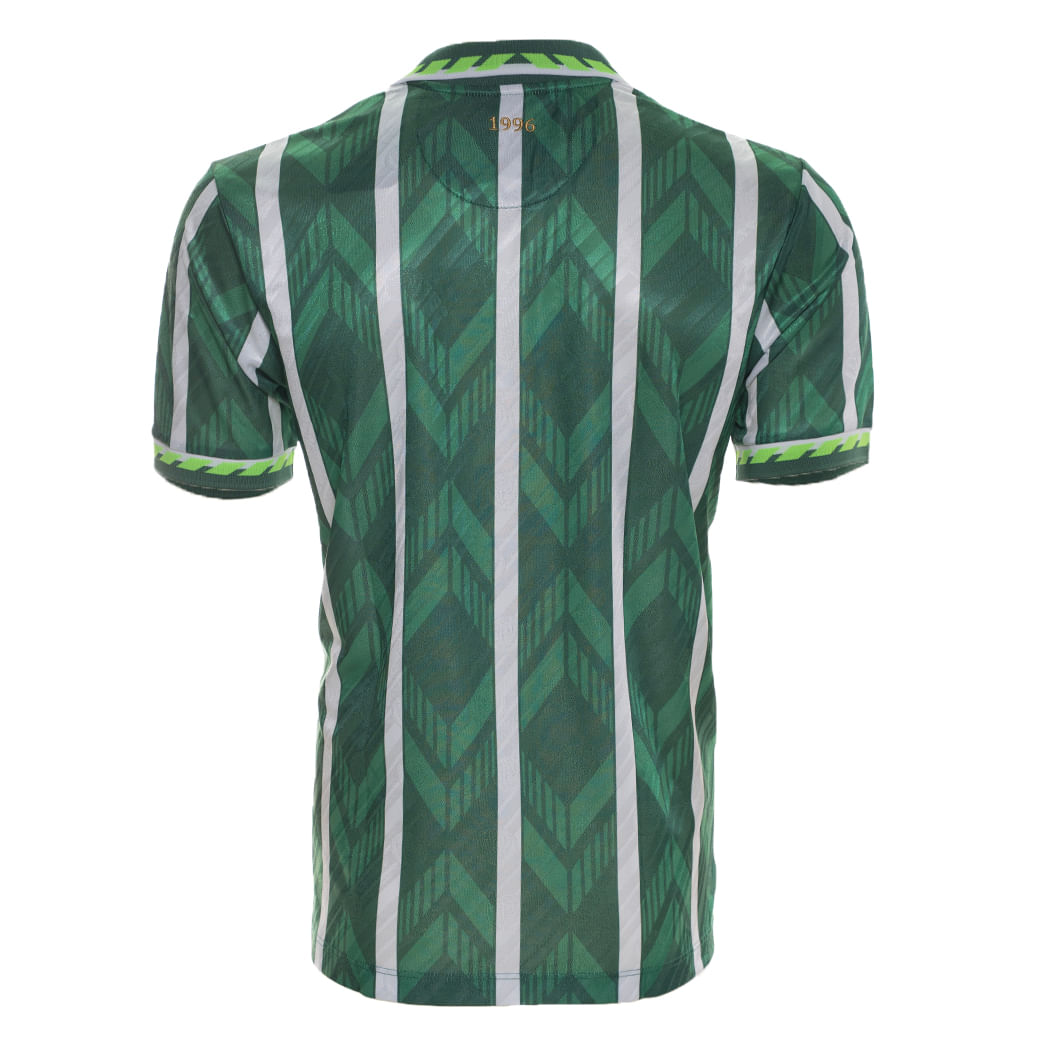 Detalhe lateral da camiseta masculina Palmeiras retrô Betel verde
